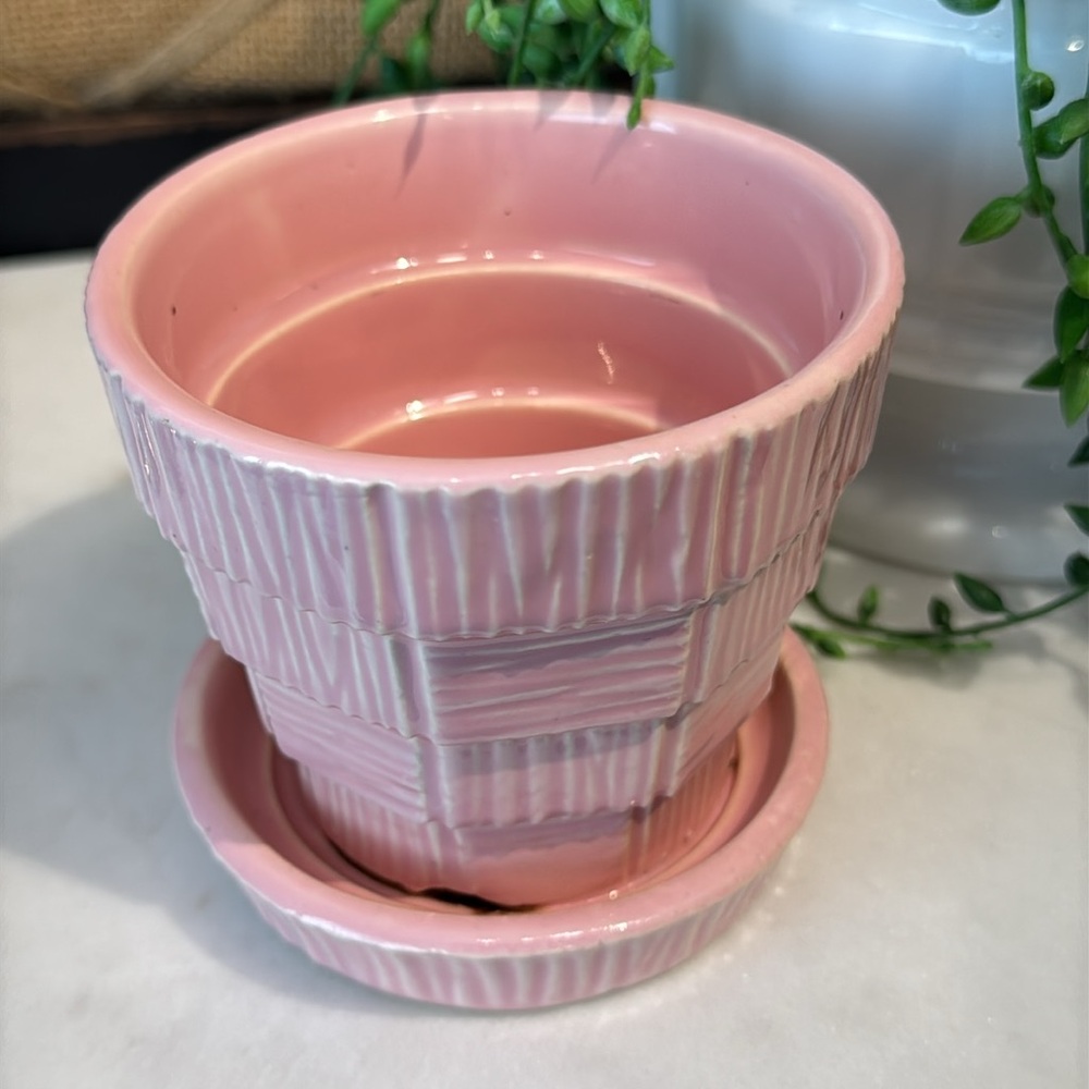 Vintage McCoy planter - Picture 4 of 11